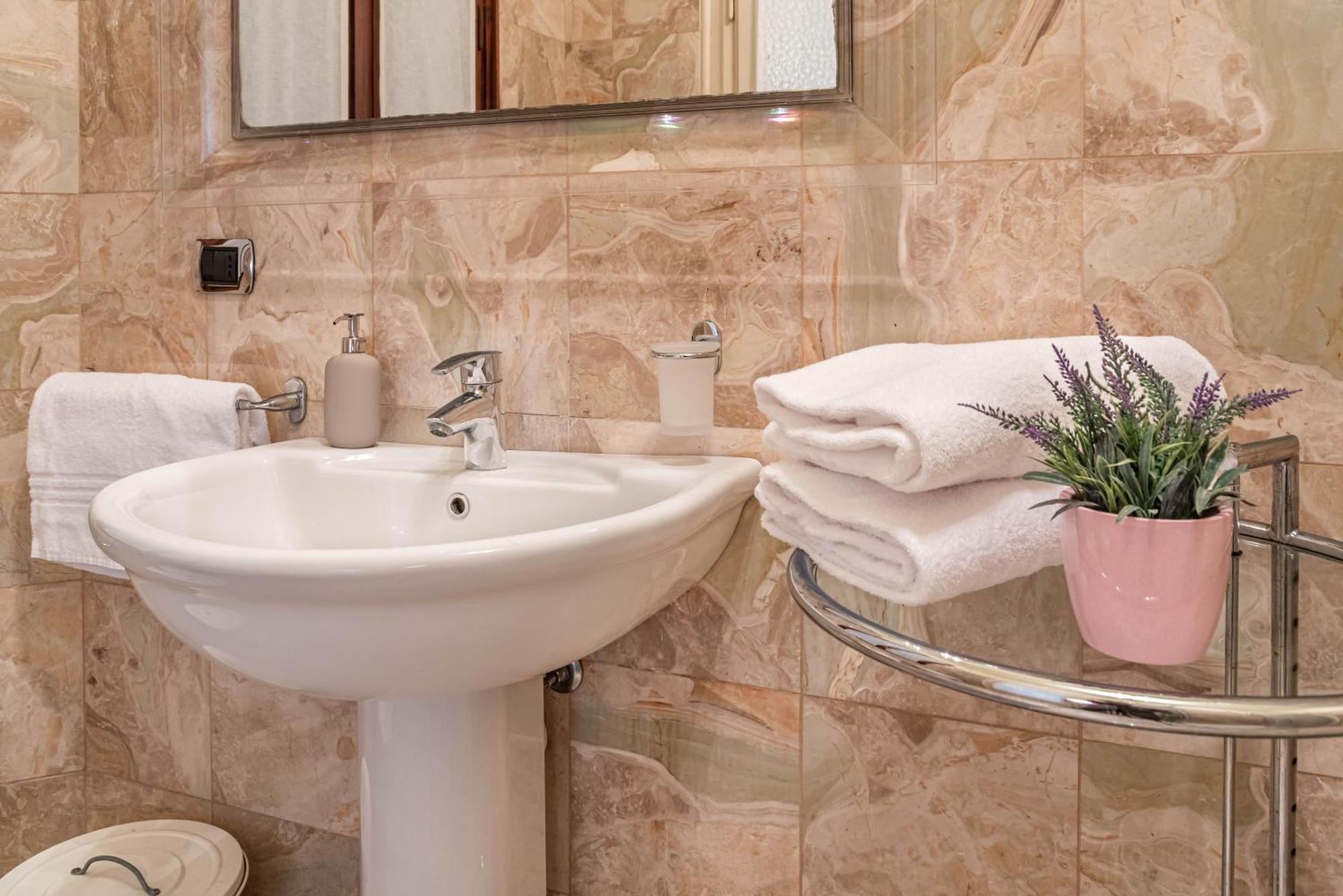Piazza Isolo Central Apartment Verona Ngoại thất bức ảnh