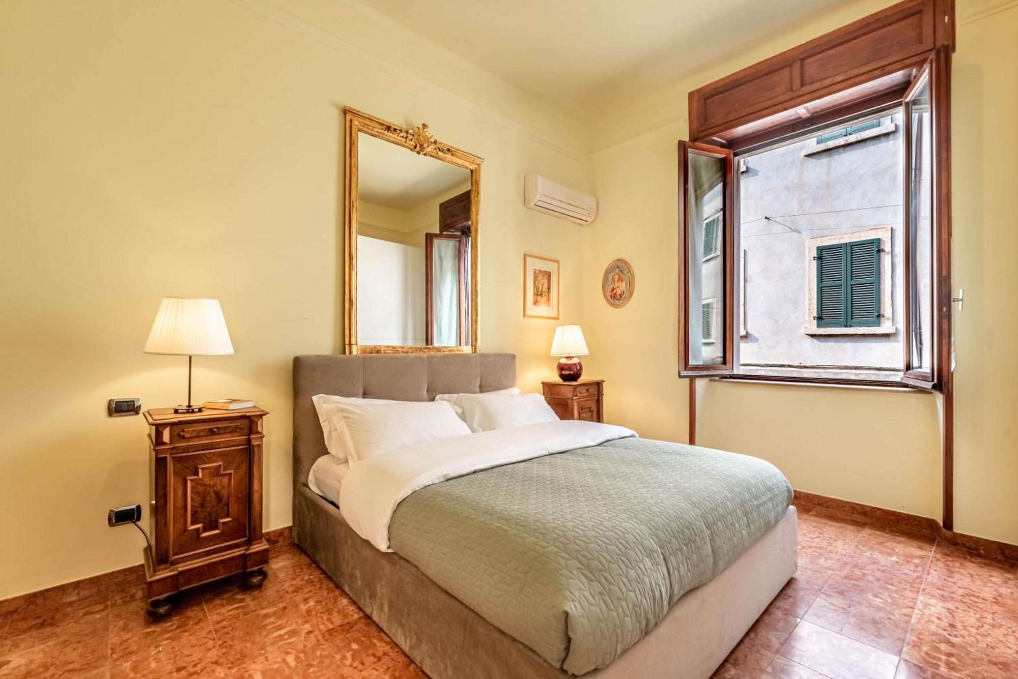 Piazza Isolo Central Apartment Verona Ngoại thất bức ảnh