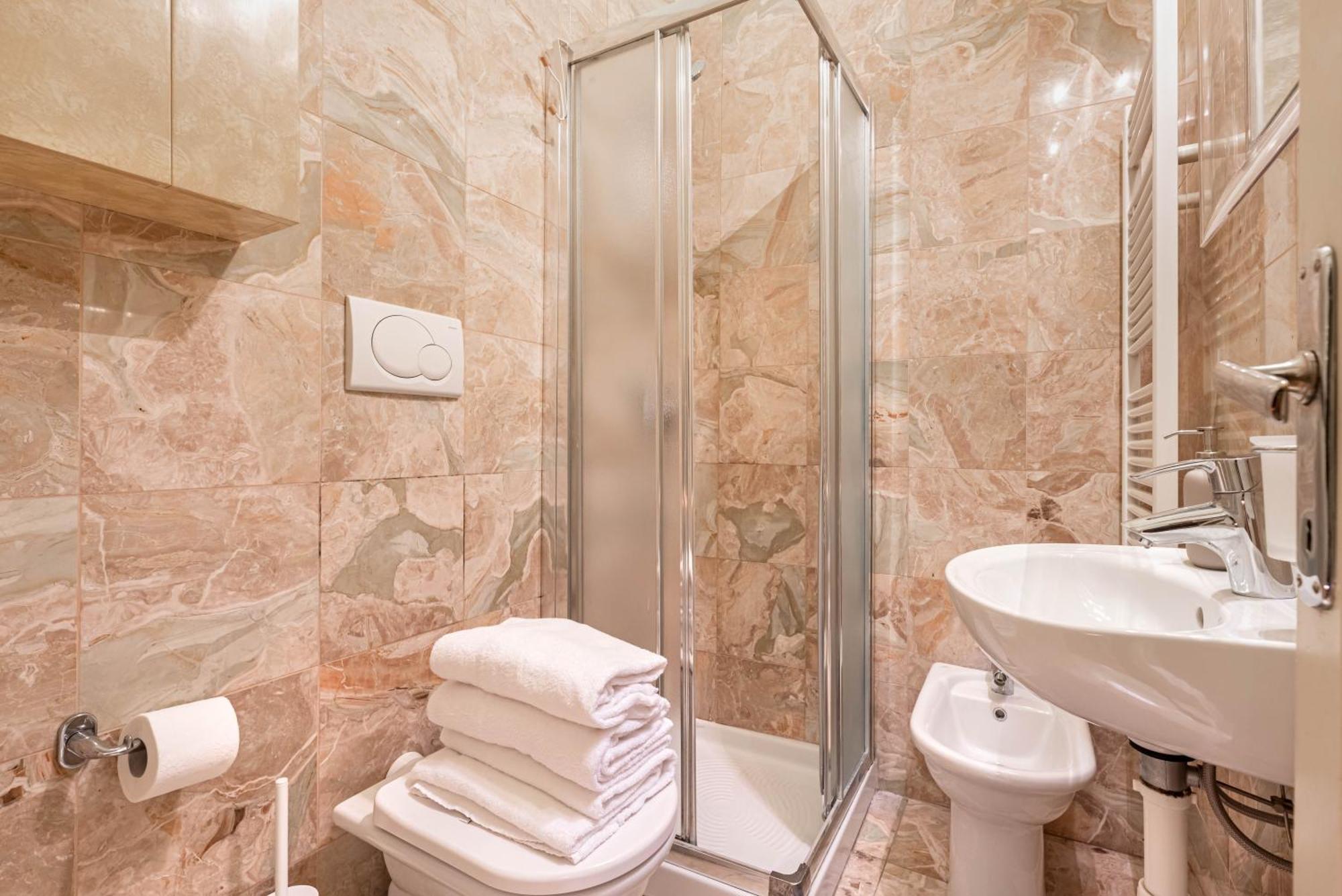 Piazza Isolo Central Apartment Verona Ngoại thất bức ảnh