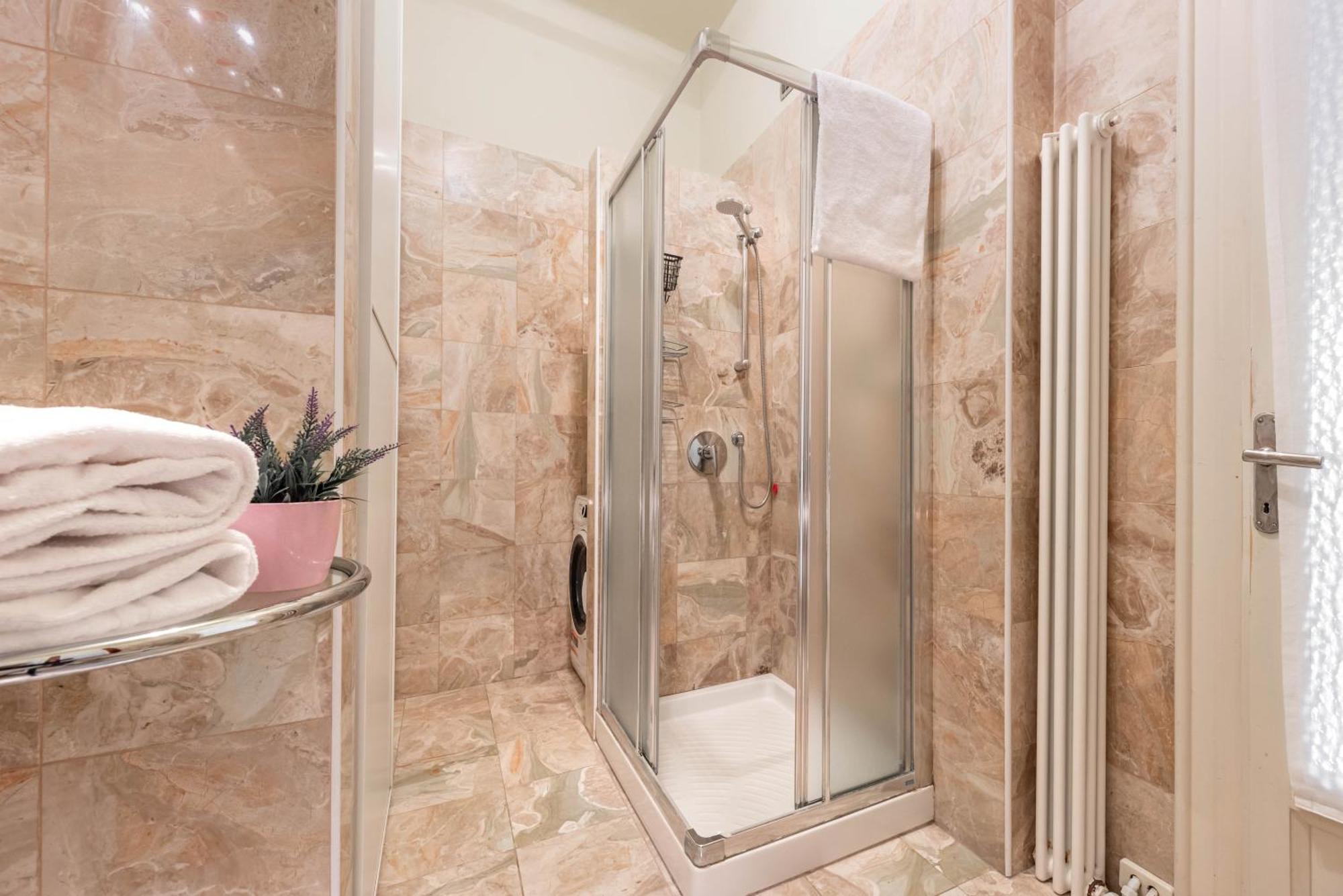 Piazza Isolo Central Apartment Verona Ngoại thất bức ảnh