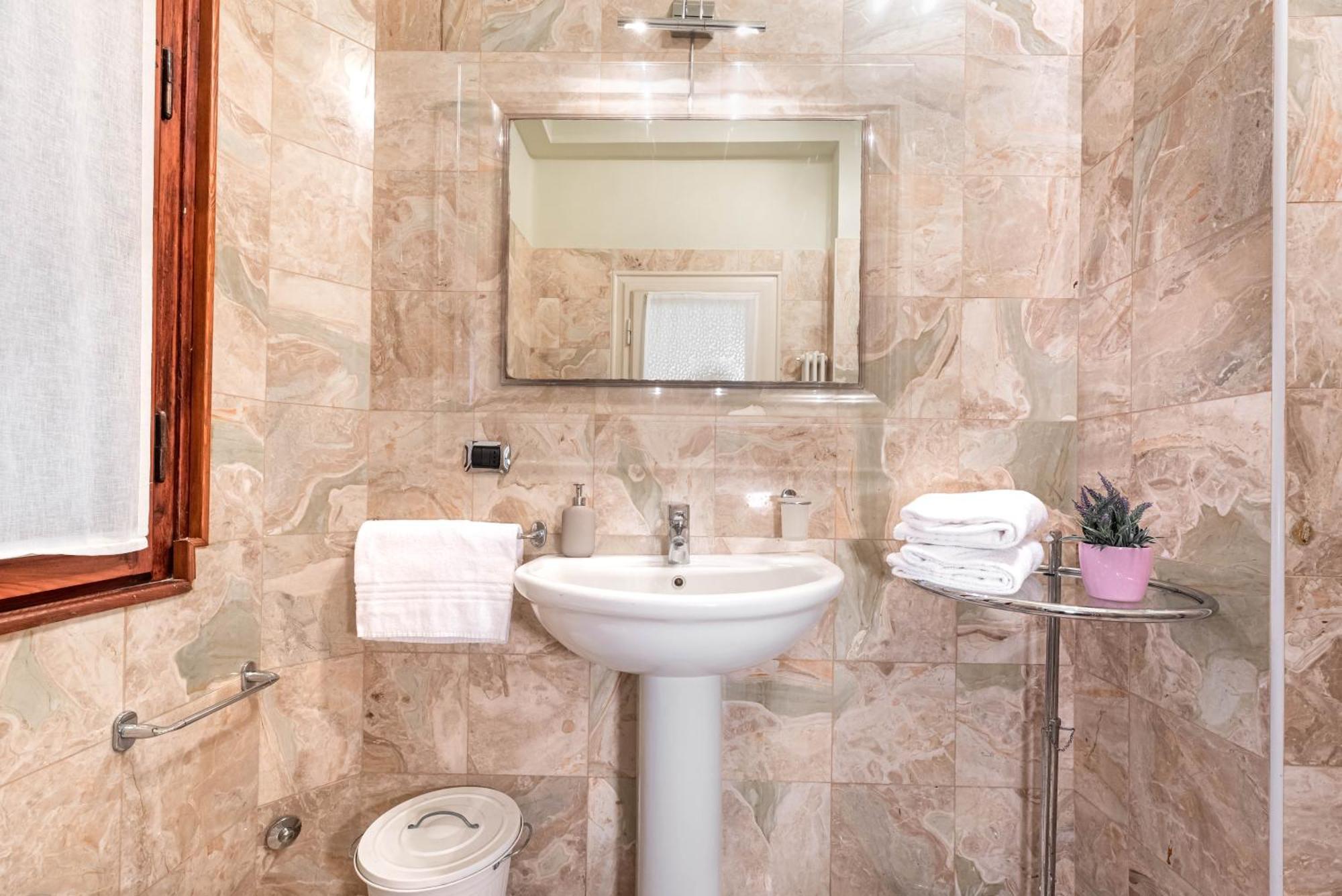 Piazza Isolo Central Apartment Verona Ngoại thất bức ảnh