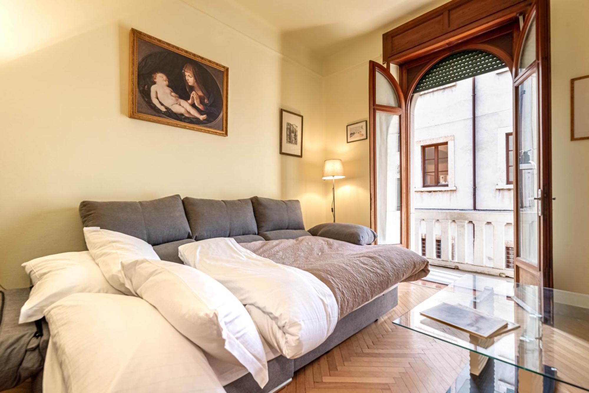 Piazza Isolo Central Apartment Verona Ngoại thất bức ảnh