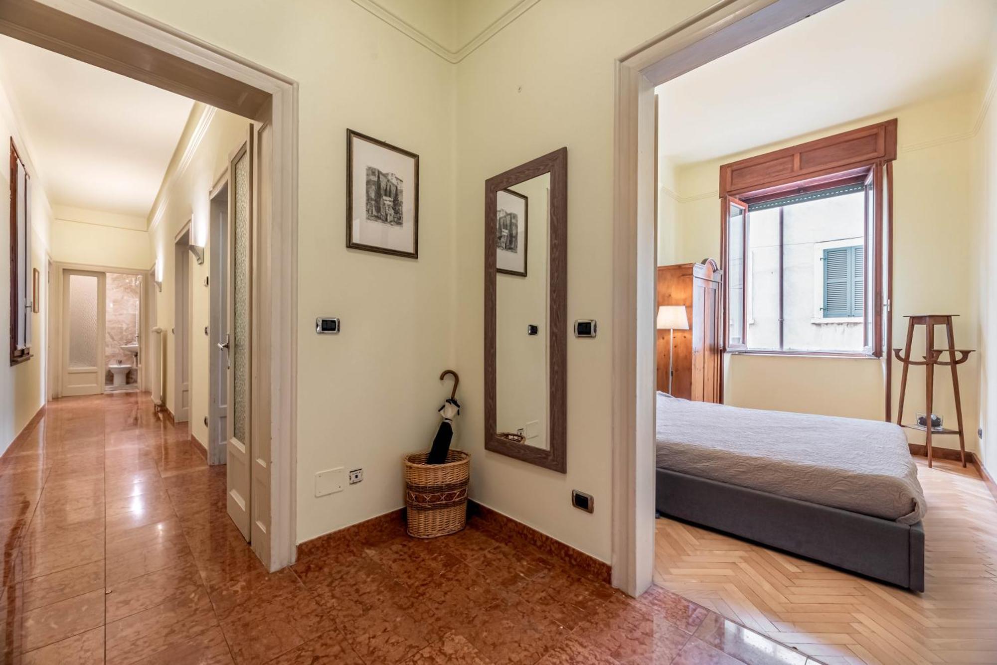 Piazza Isolo Central Apartment Verona Ngoại thất bức ảnh