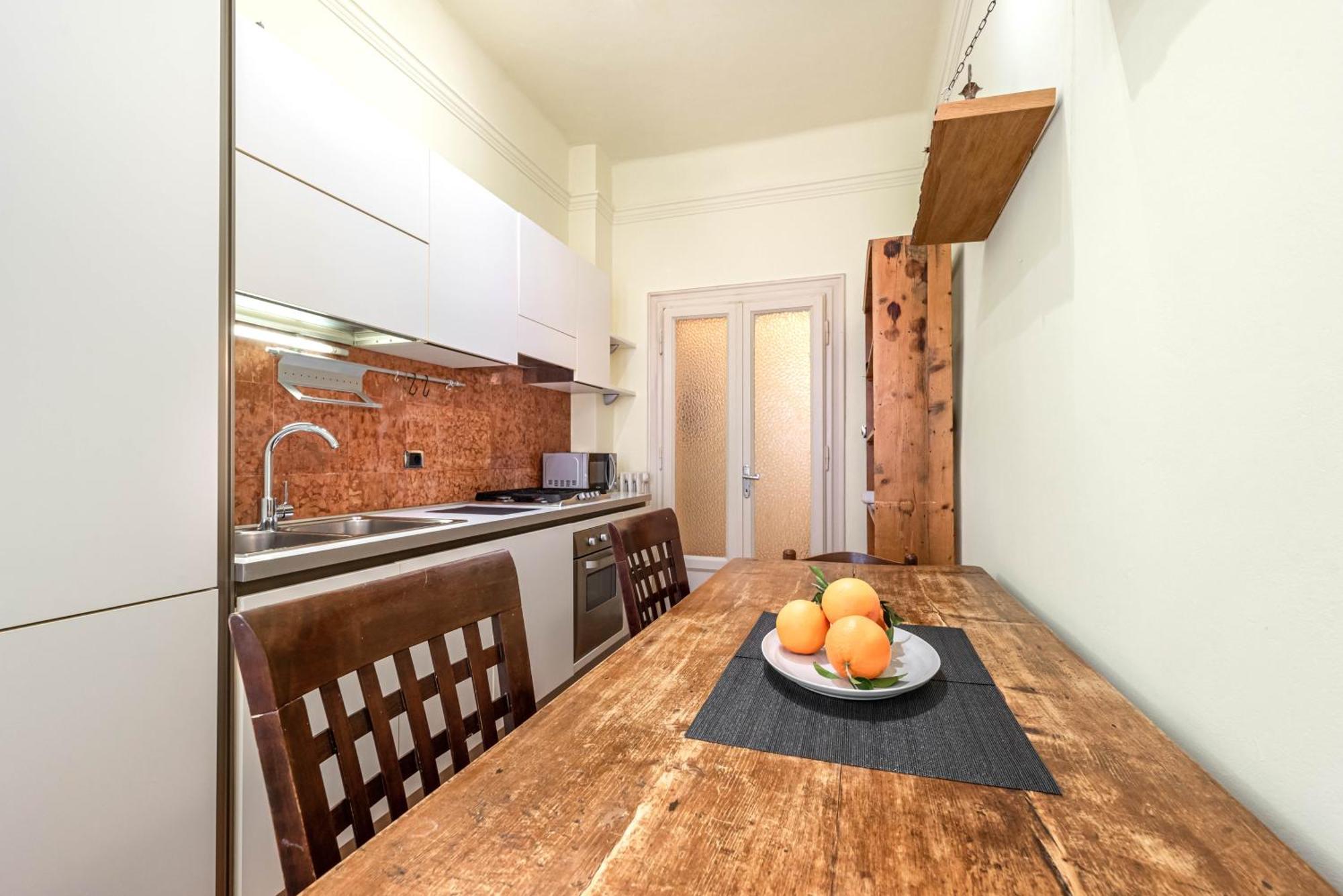 Piazza Isolo Central Apartment Verona Ngoại thất bức ảnh