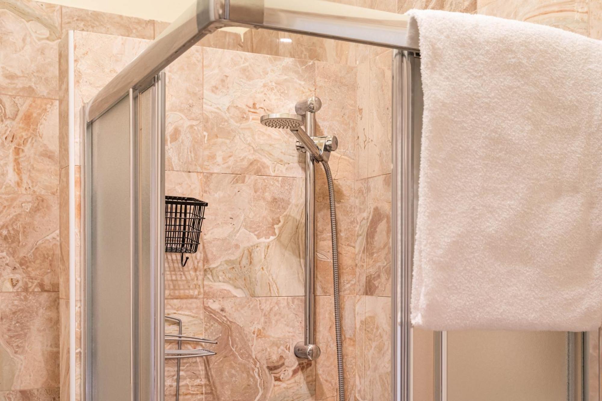 Piazza Isolo Central Apartment Verona Ngoại thất bức ảnh